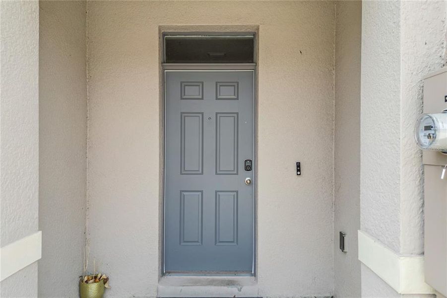 Exterior details and patio area of a home in , Howey-in-the-Hills (Image 3).