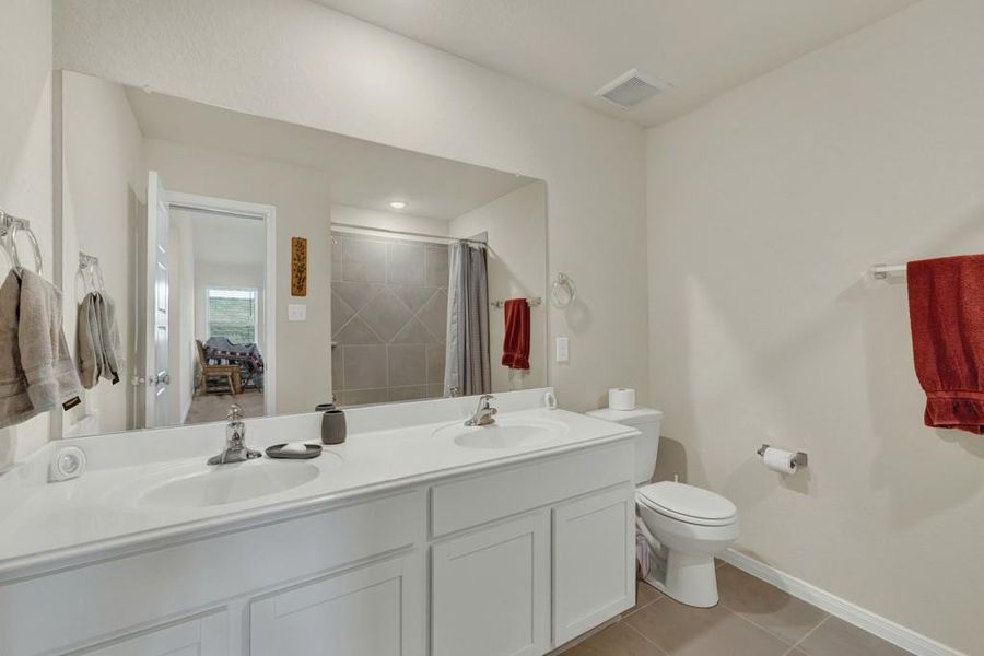 Furnished interior view inside a new home in Greenspoint Heights, Seguin (Image 4). Furnished interior view inside a new home in Greenspoint Heights, Seguin (Image 4).