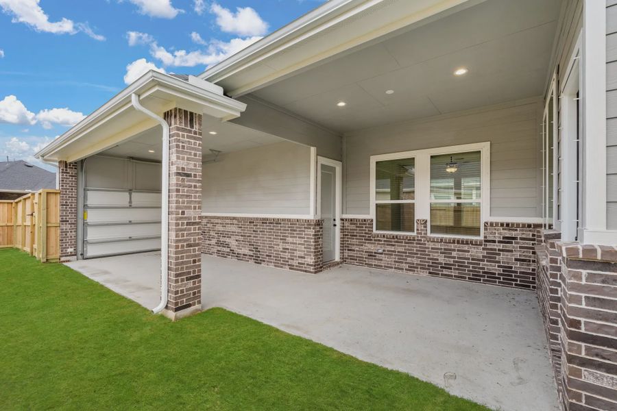 Representative exterior details of a home built from the Sorenstam by Chesmar Homes in Riceland Alley Loads, Mont Belvieu (Image 40).
