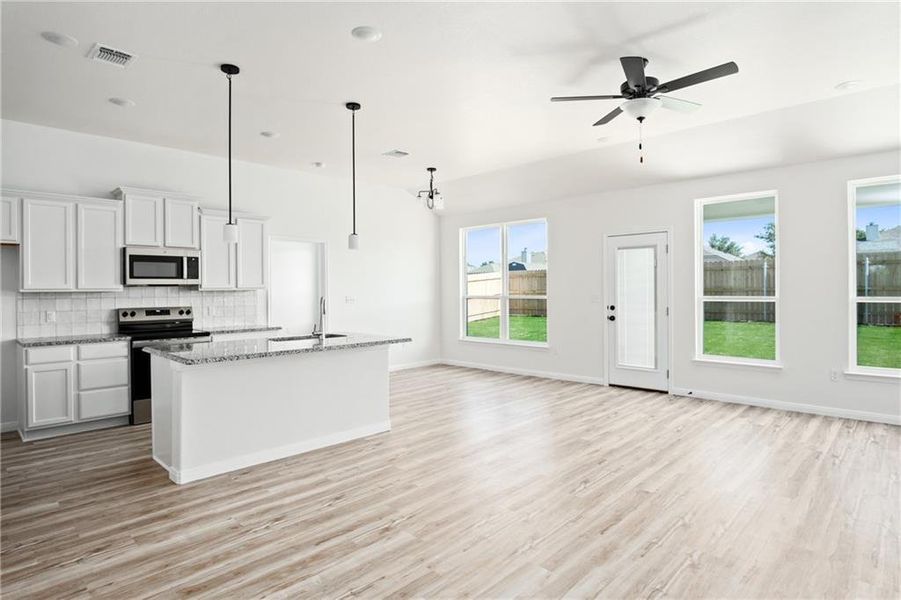 Furnished interior view inside a new home in , Temple (Image 11).