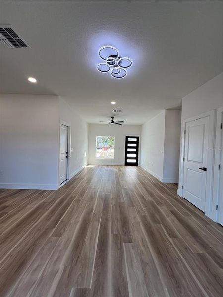 Spacious, unfurnished interior of a new home in , Ocala (Image 13).