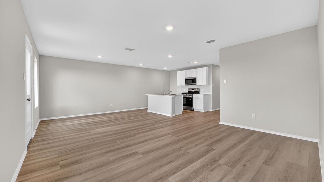 Spacious, unfurnished interior of a new home in Monarch at the Meadows, Ponder (Image 13).