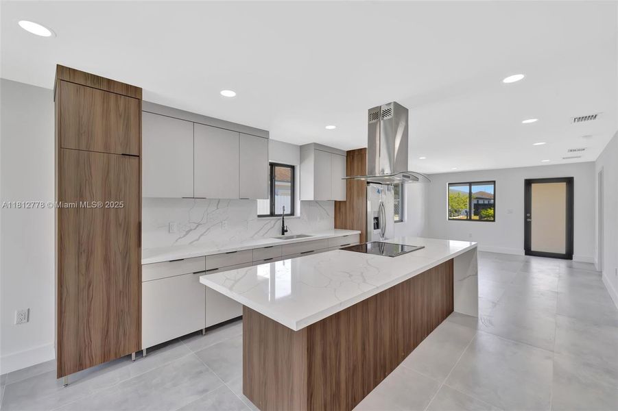 Spacious, unfurnished interior of a new home in , Miami Gardens (Image 33).