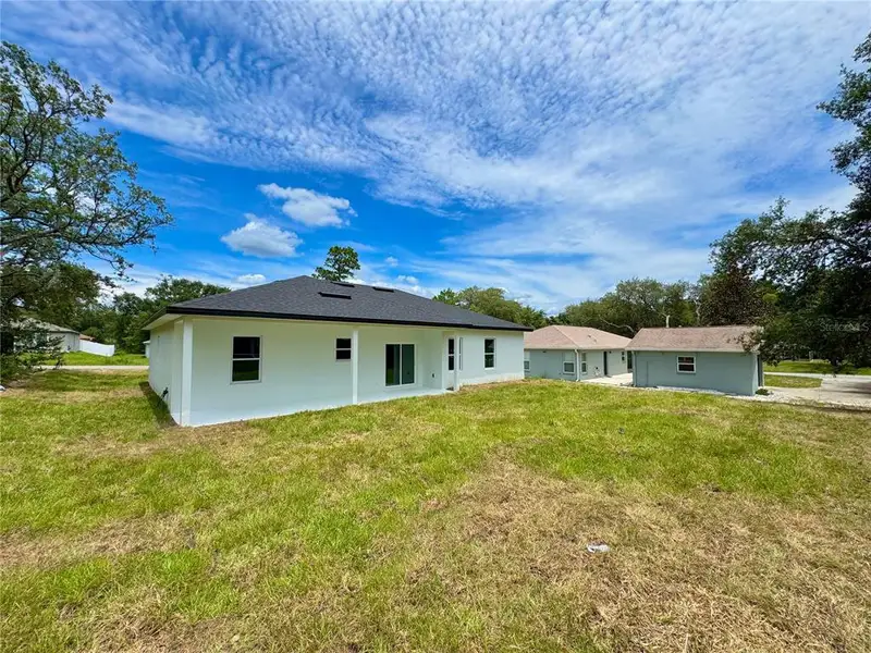 Exterior details and patio area of a home in , Citrus Springs (Image 19).