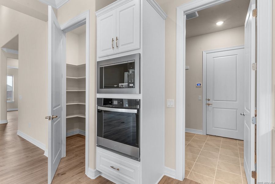 Furnished interior view inside a new home in Cibolo Crossing, Universal City (Image 14).