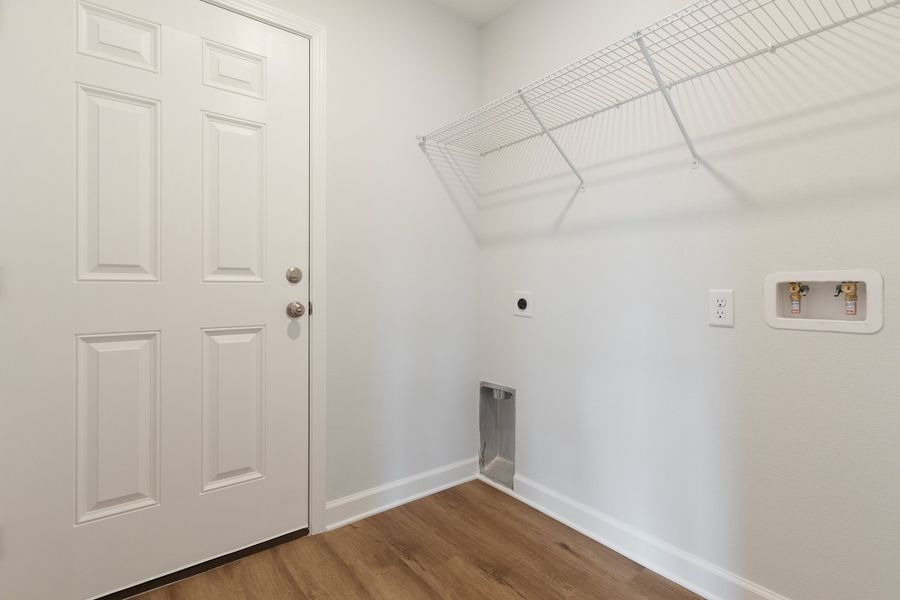 Spacious, unfurnished interior of a new home in Barton's Bend, Crestview (Image 41). Spacious, unfurnished interior of a new home in Barton's Bend, Crestview (Image 41).