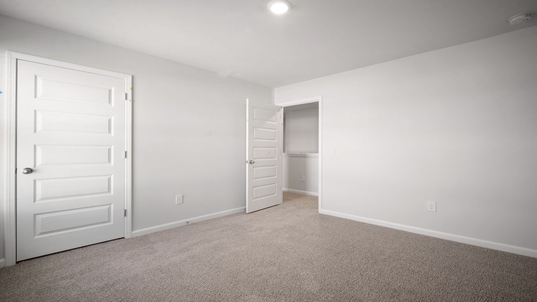 Spacious, unfurnished interior of a new home in The Pines at New Hampstead, Savannah (Image 17).