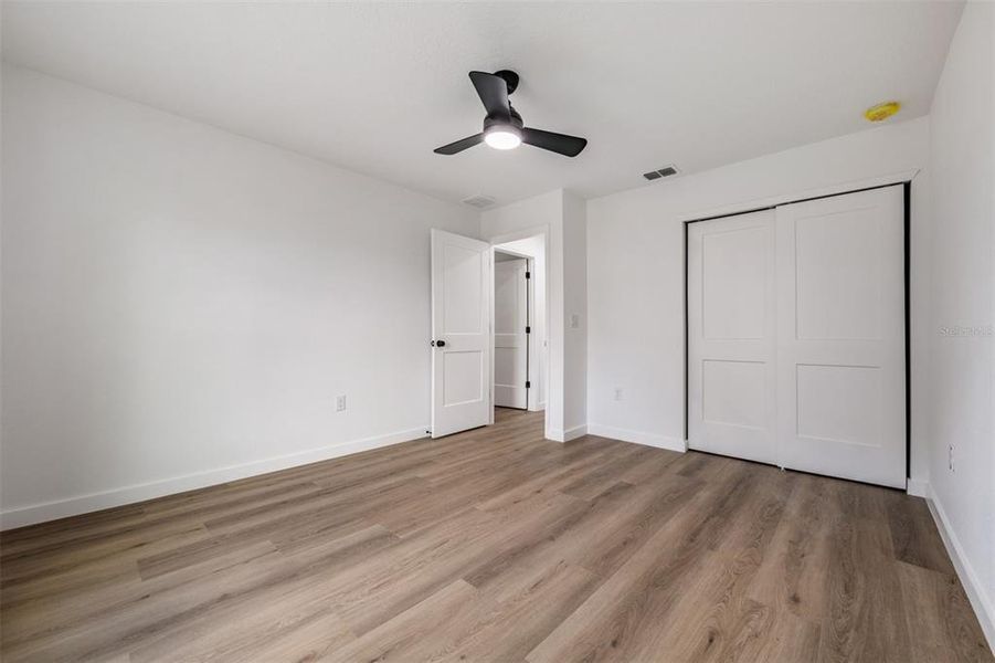 Spacious, unfurnished interior of a new home in , Dade City (Image 19).