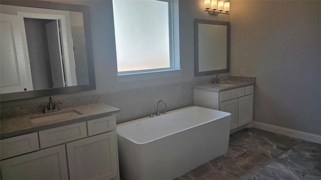 Spacious, unfurnished interior of a new home in Sienna 65', Missouri City (Image 30). Spacious, unfurnished interior of a new home in Sienna 65', Missouri City (Image 30).