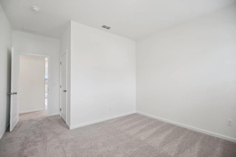 Spacious, unfurnished interior of a new home in Ashland, Angleton (Image 6).