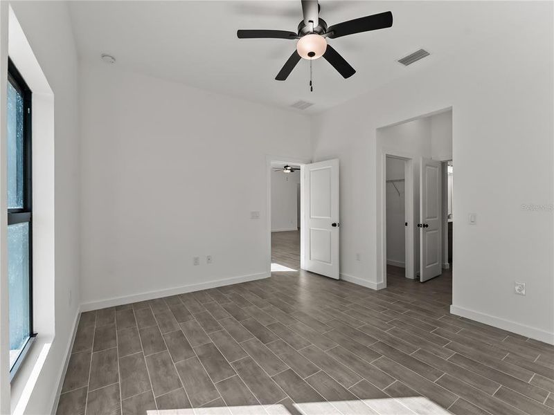 Spacious, unfurnished interior of a new home in , North Port (Image 15).