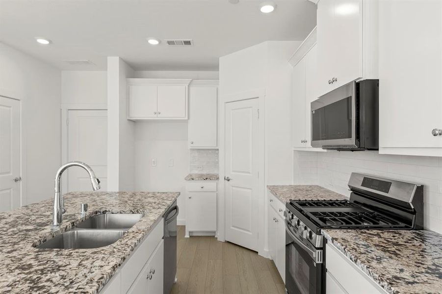 1827 Azalea_2282_Cypress II_Dining