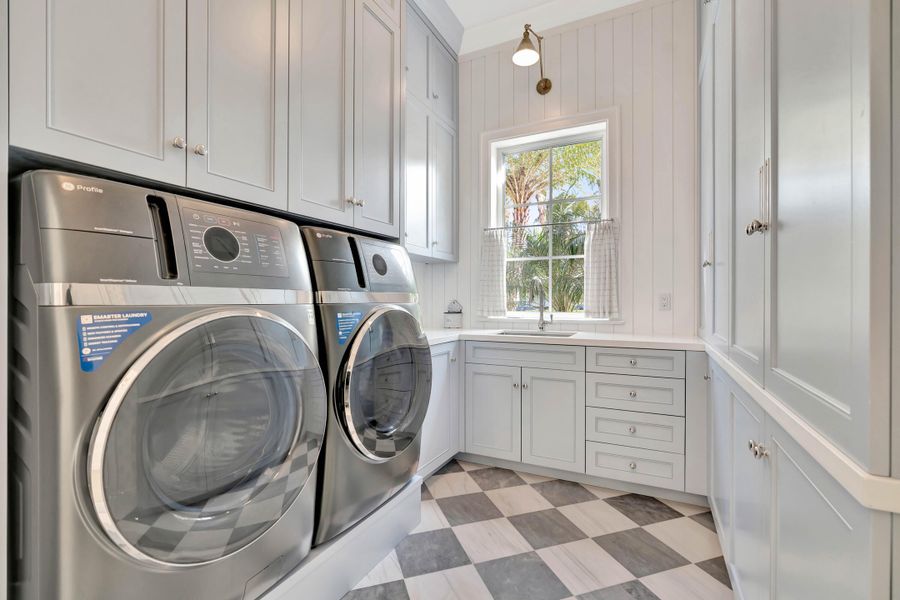 Laundry - Dual/Washer/Dryer Combo