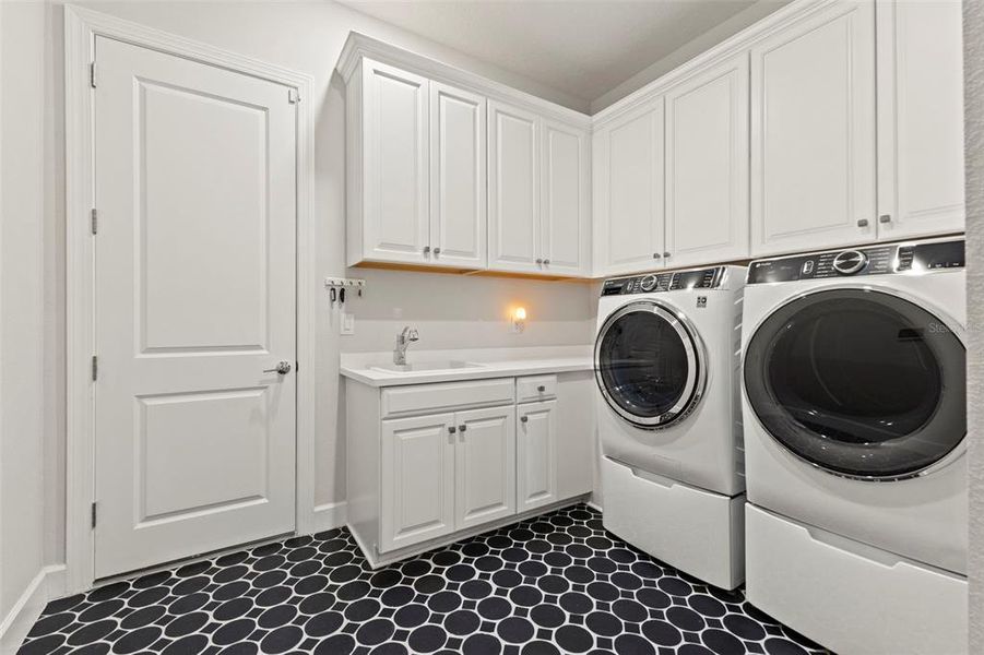 Furnished interior view inside a new home in , Lakewood Ranch (Image 58).