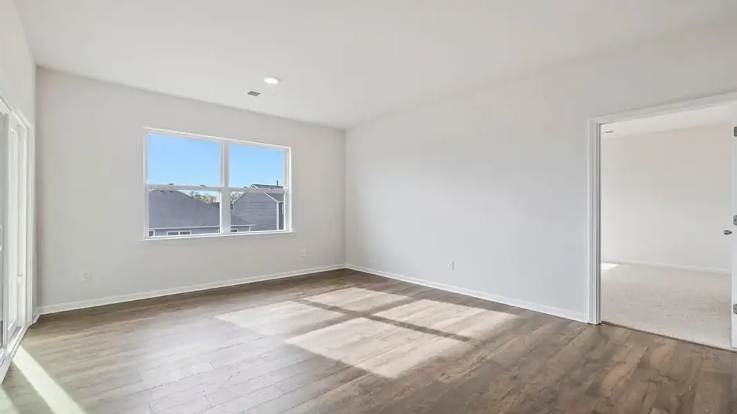 Spacious, unfurnished interior of a new home in Sherwood Gardens, Landrum (Image 27).