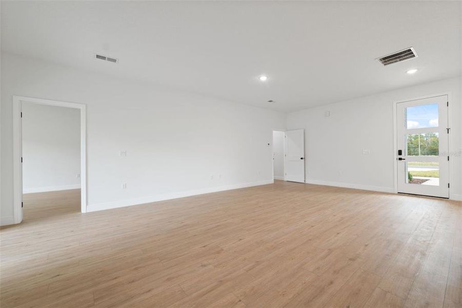Spacious, unfurnished interior of a new home in , Ocala (Image 24).