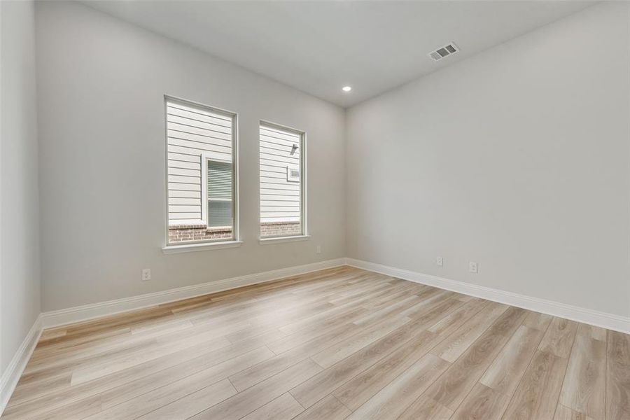 Spacious, unfurnished interior of a new home in Bayside, Rowlett (Image 13).