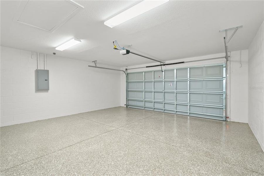 Spacious, unfurnished interior of a new home in , Dunnellon (Image 35).