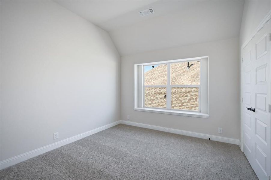 Spacious, unfurnished interior of a new home in Meadow Vista, Anna (Image 32).