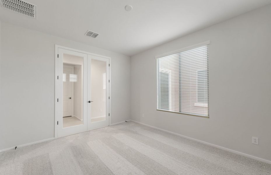 Spacious, unfurnished interior of a new home in Sun City Anthem at Merrill Ranch, Florence (Image 23).