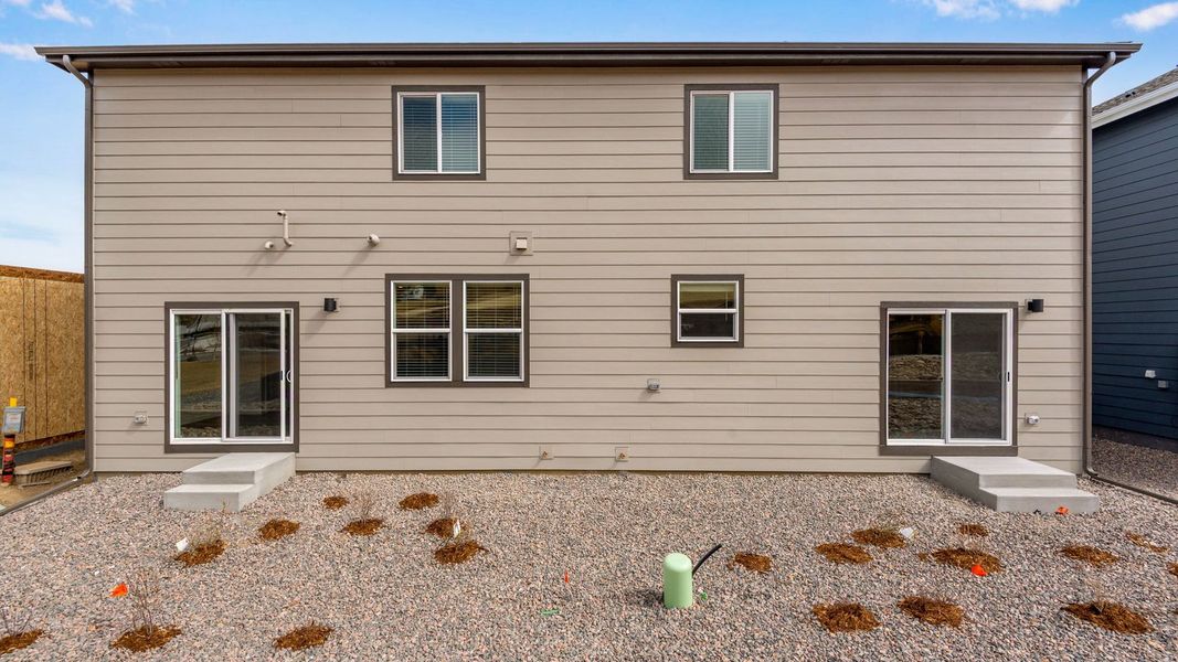 Exterior details and patio area of a home in Ellston Park, Colorado Springs (Image 4).