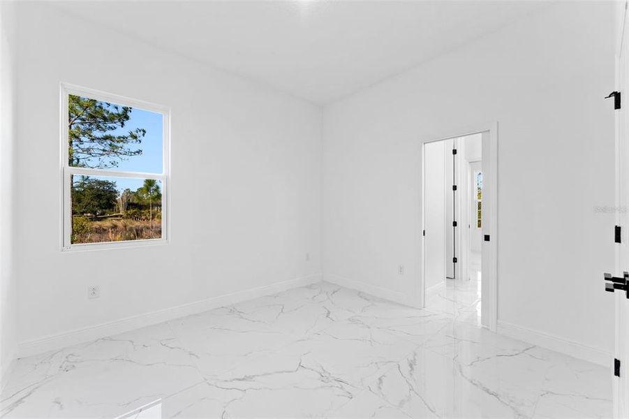 Spacious, unfurnished interior of a new home in , Orlando (Image 19).