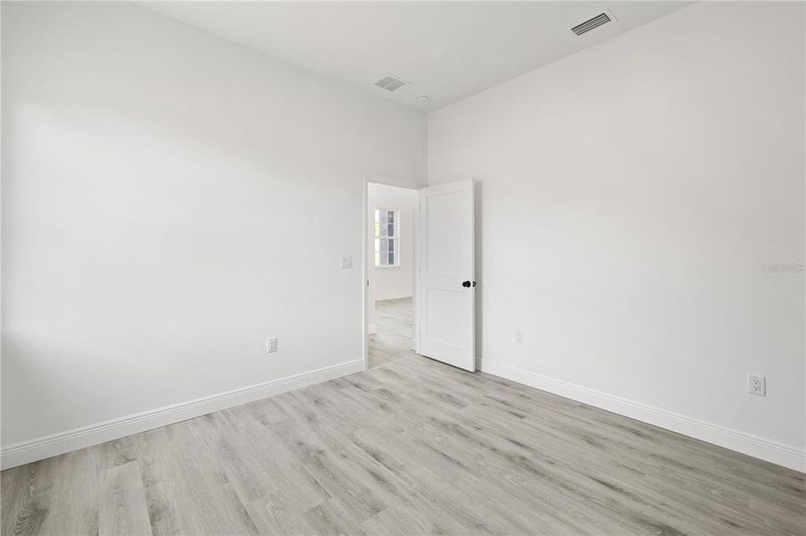 Spacious, unfurnished interior of a new home in , Ocala (Image 33).