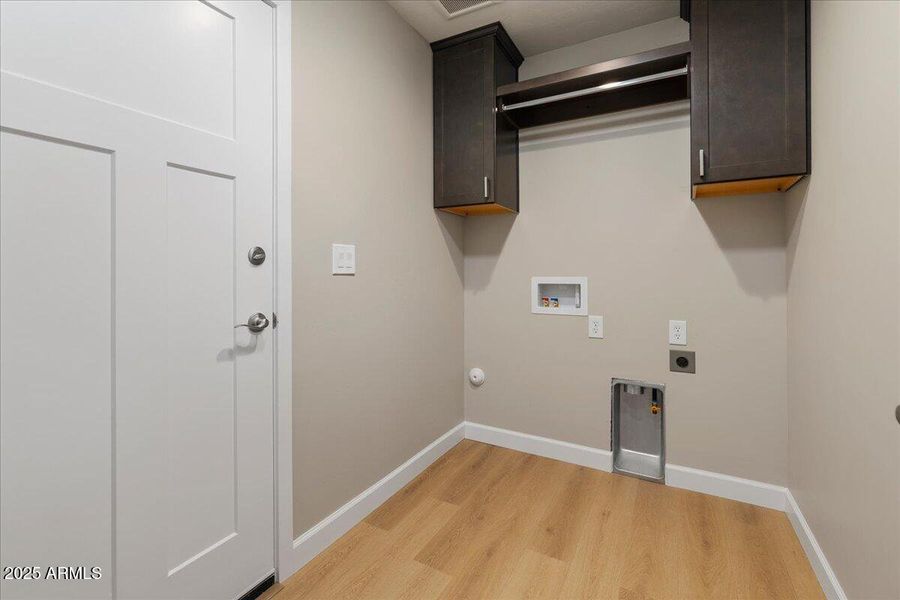 18-Laundry Area 18-Laundry Area