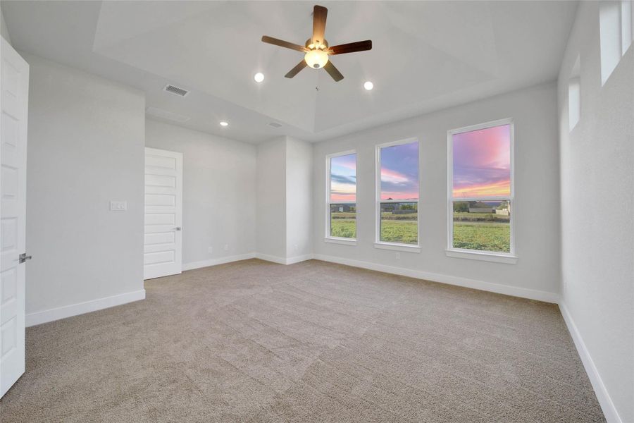 Spacious, unfurnished interior of a new home in Magnolia Bend, Rosharon (Image 23).