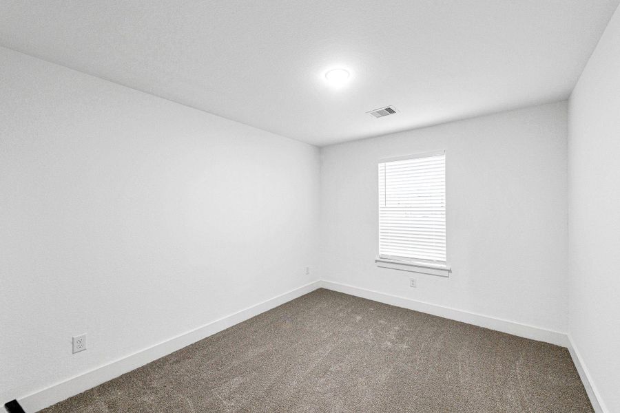 Spacious, unfurnished interior of a new home in , Hempstead (Image 14).
