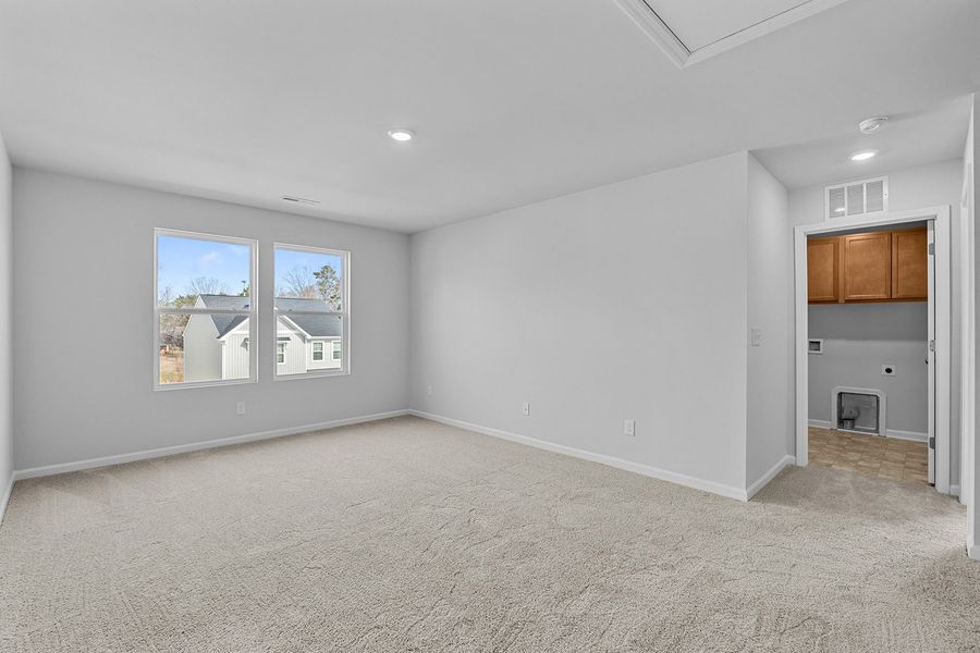 Spacious, unfurnished interior of a new home in Hanes Lake, Winston-Salem (Image 31).