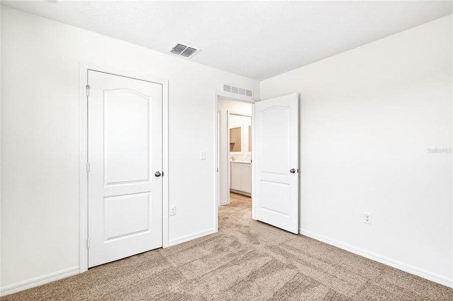 Spacious, unfurnished interior of a new home in Tula Parc, Astatula (Image 37).