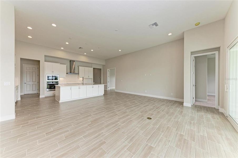 Spacious, unfurnished interior of a new home in Mirada, San Antonio (Image 24).