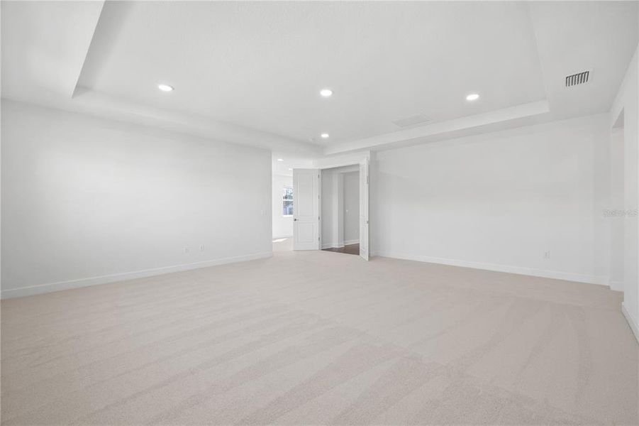 Spacious, unfurnished interior of a new home in , Winter Garden (Image 62).