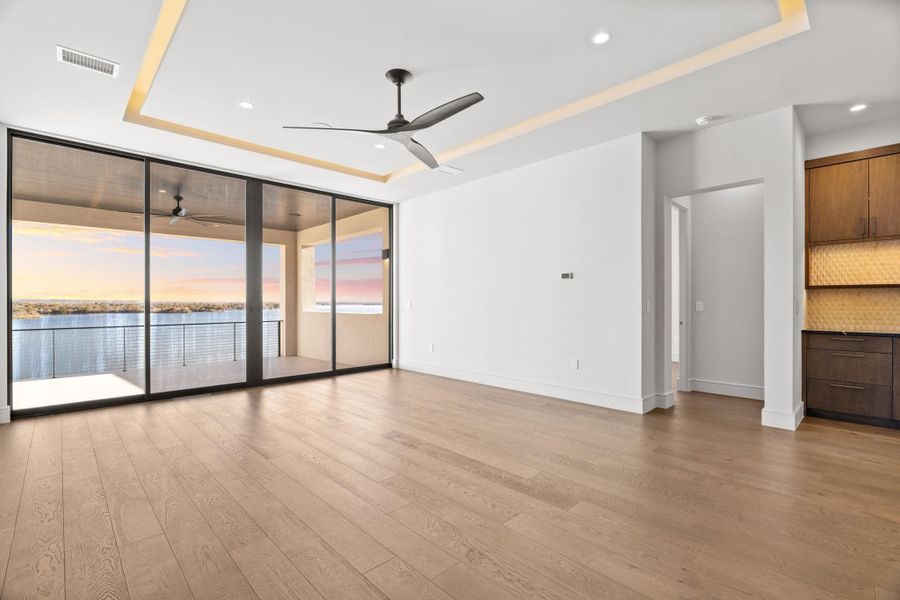 Spacious, unfurnished interior of a new home in , Horseshoe Bay (Image 18).