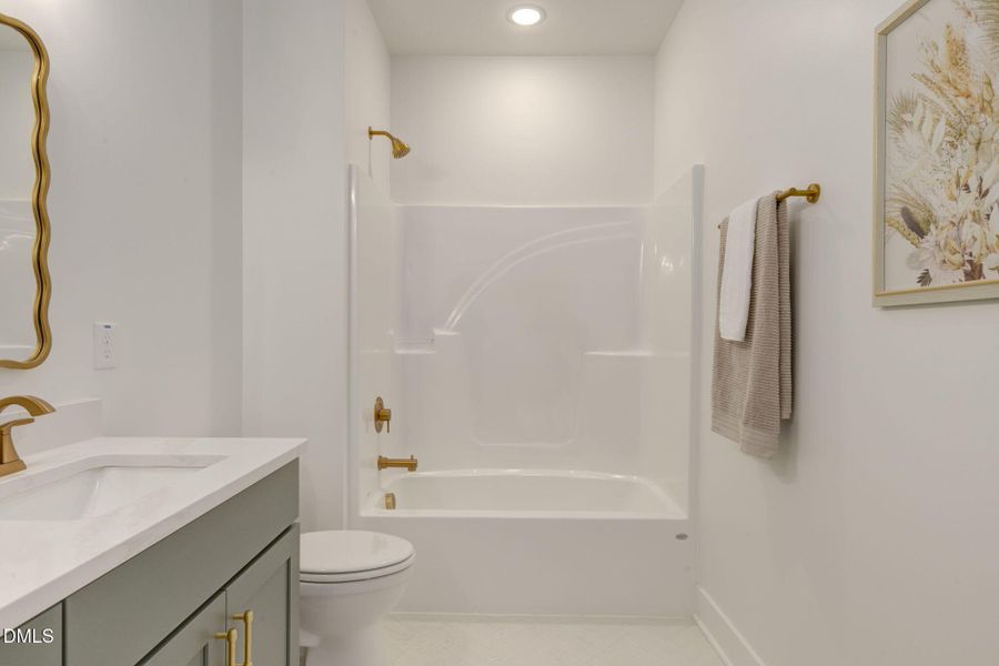 47-web-or-mls-Roombiance47