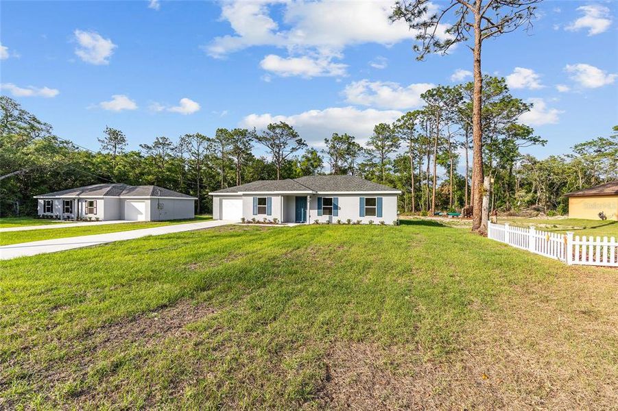 Exterior details and patio area of a home in , Ocala (Image 18).