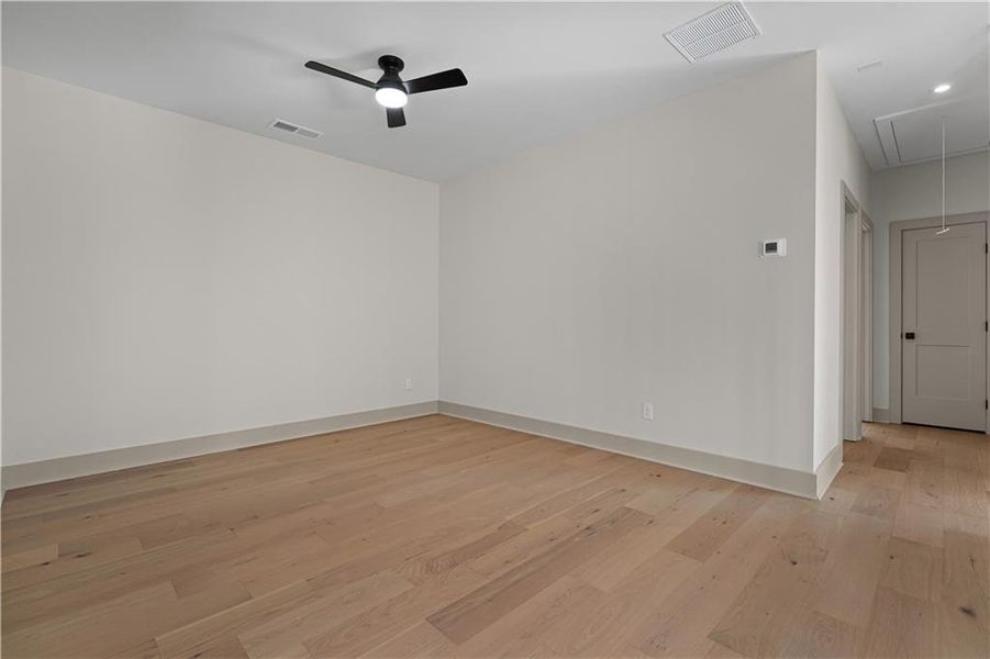 Spacious, unfurnished interior of a new home in , Gainesville (Image 34).