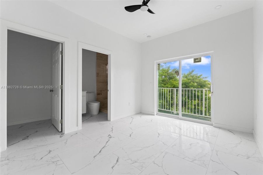 Spacious, unfurnished interior of a new home in , Pompano Beach (Image 12).