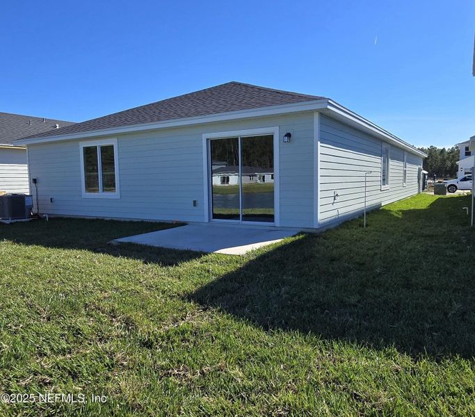 Exterior details and patio area of a home in Kings Preserve, Jacksonville (Image 2).