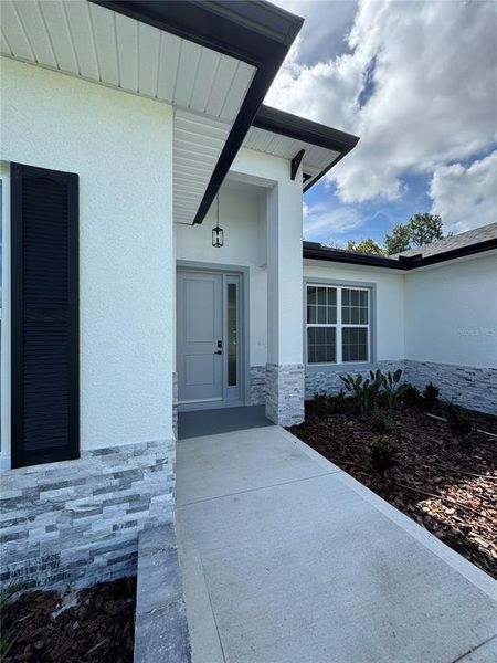 Exterior details and patio area of a home in , Beverly Hills (Image 34).