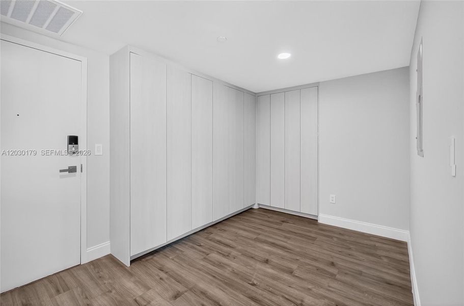 Spacious, unfurnished interior of a new home in , Miami (Image 34).