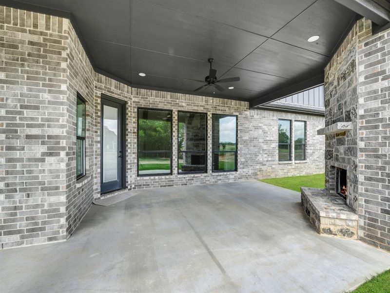 Spacious, unfurnished interior of a new home in , Weatherford (Image 18).