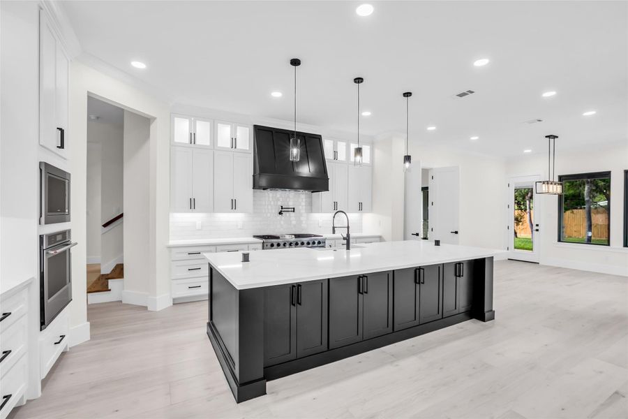 Furnished interior view inside a new home in , Tomball (Image 14).