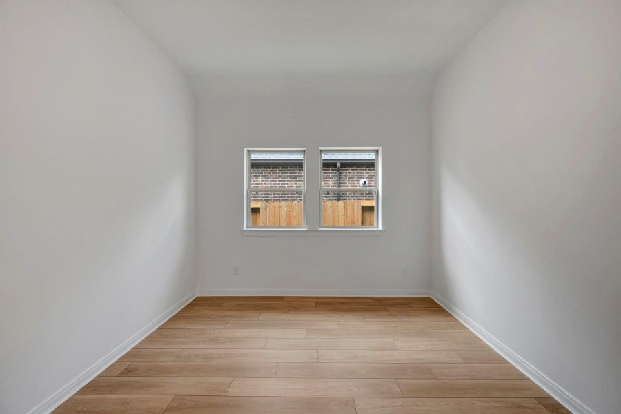 Spacious, unfurnished interior of a new home in Beacon Point at Lago Mar 50’ Homesites, Texas City (Image 20).