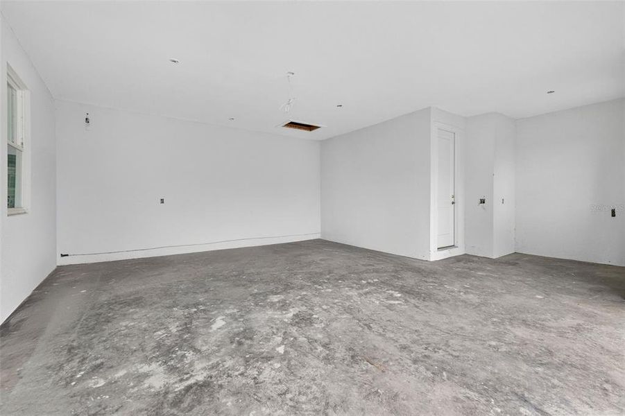 Spacious, unfurnished interior of a new home in , Port Charlotte (Image 21).