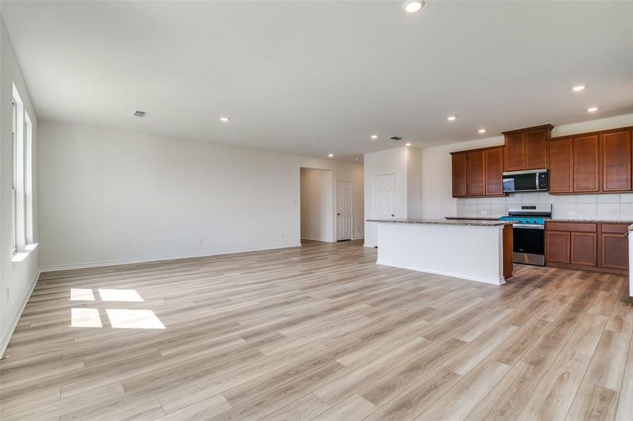 Spacious, unfurnished interior of a new home in Heartland Signature, Crandall (Image 15). Spacious, unfurnished interior of a new home in Heartland Signature, Crandall (Image 15).