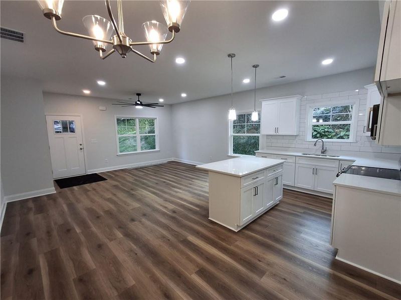 Spacious, unfurnished interior of a new home in , Gainesville (Image 6).