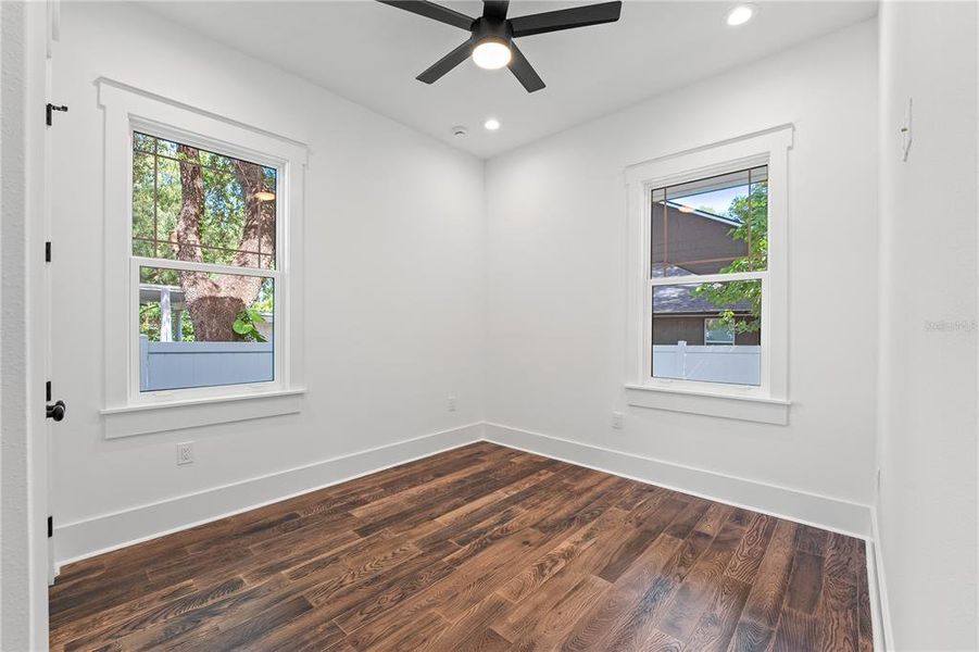 Spacious, unfurnished interior of a new home in , Tampa (Image 24).