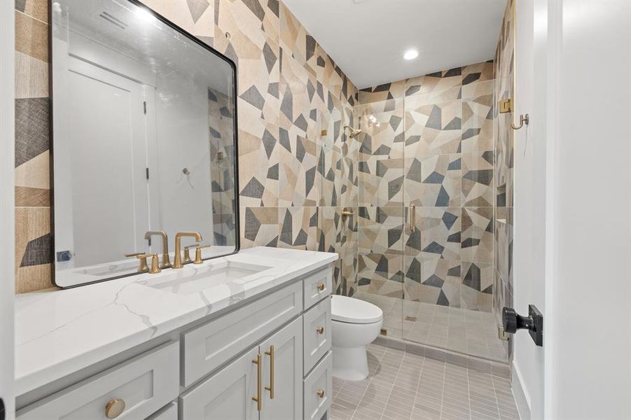 Furnished interior view inside a new home in , Dallas (Image 40).